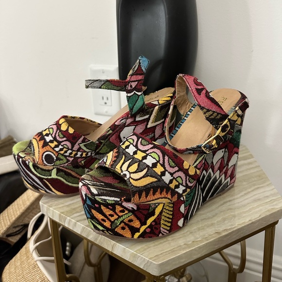 Plataforms - Picture 3 of 4